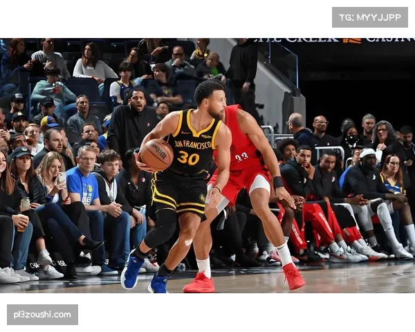 库里砍下35分难救主 勇士客场失利不敌开拓者惨遭大败